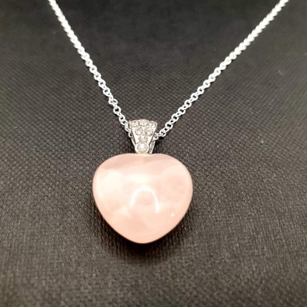 🌹3/$30 NEW Dainty Pink Rose Quartz heart gemstone pendant silver necklace